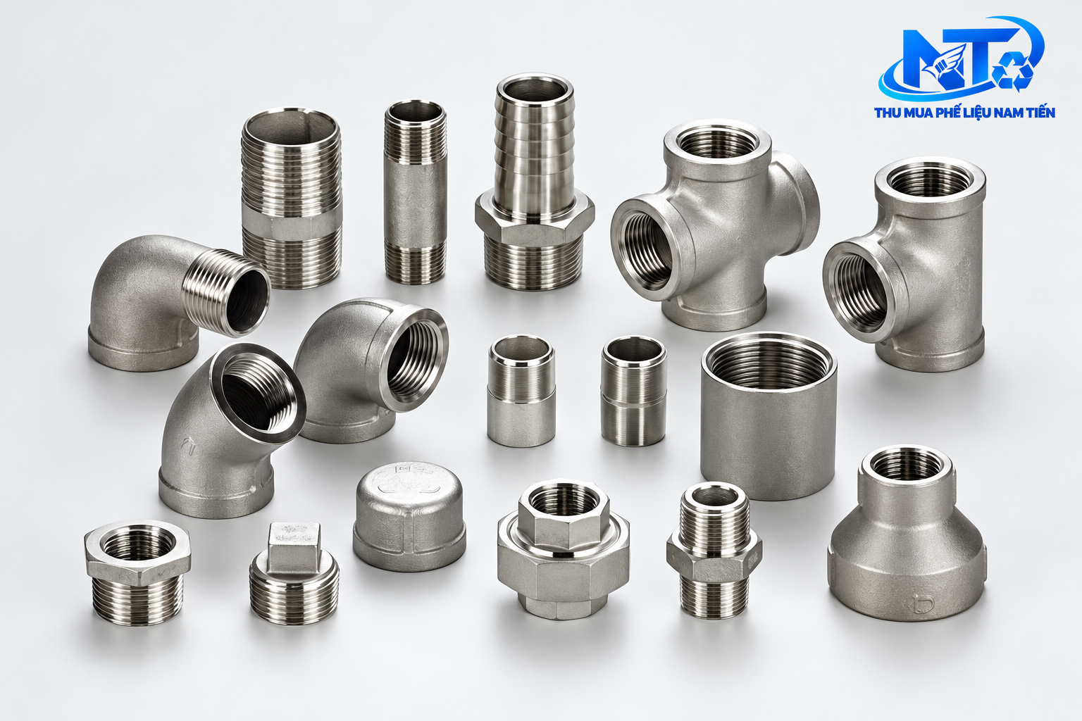 Các phụ kiện đường ống inox công nghiệp như co, tê và đầu nối, dịch vụ thu mua ống thép, ống inox và phụ kiện cũ tại miền Bắc của Nam Tiến.