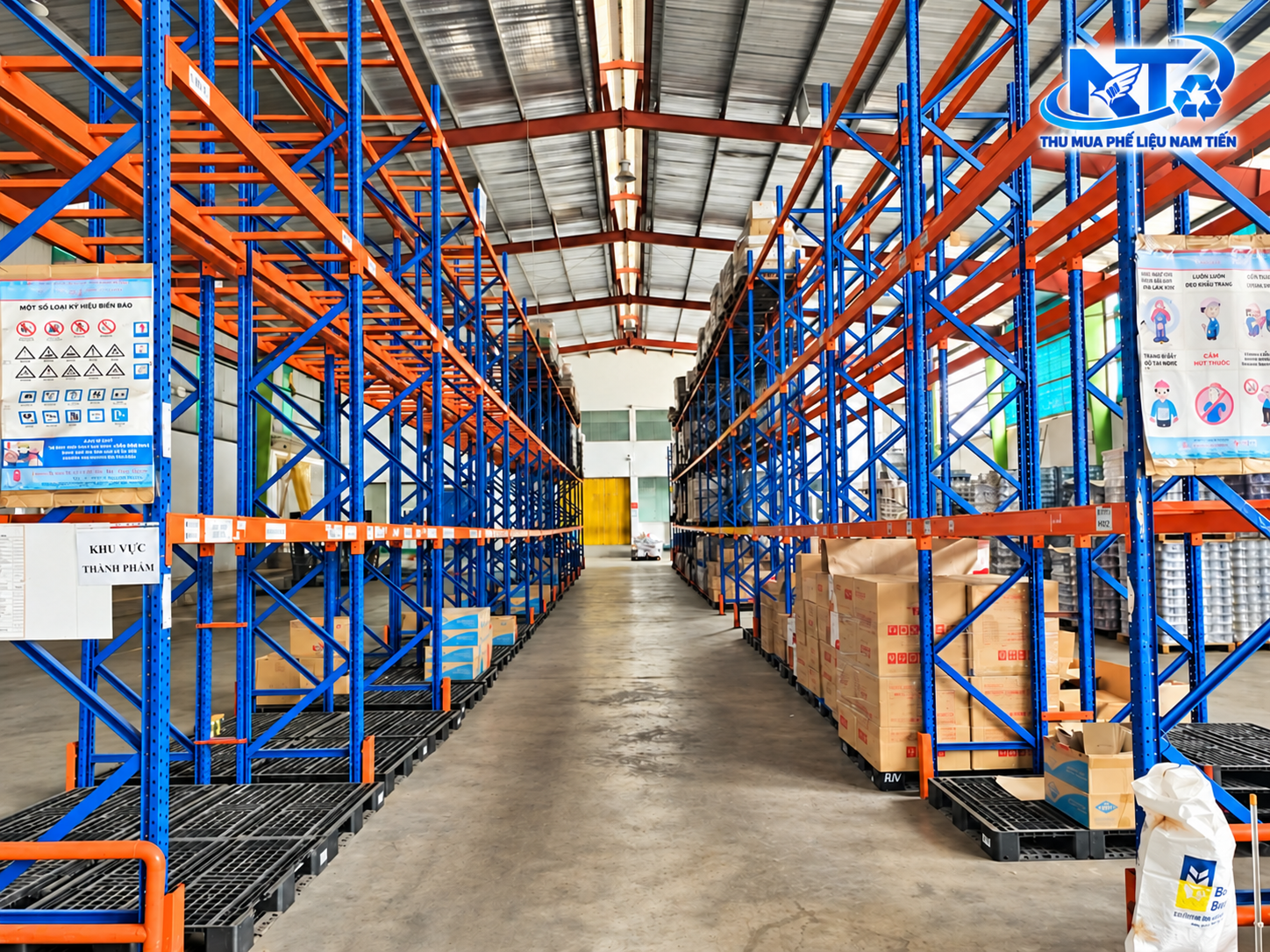 Kệ kho pallet sắt trong nhà xưởng – thu mua khung kệ kho cũ Nam Tiến